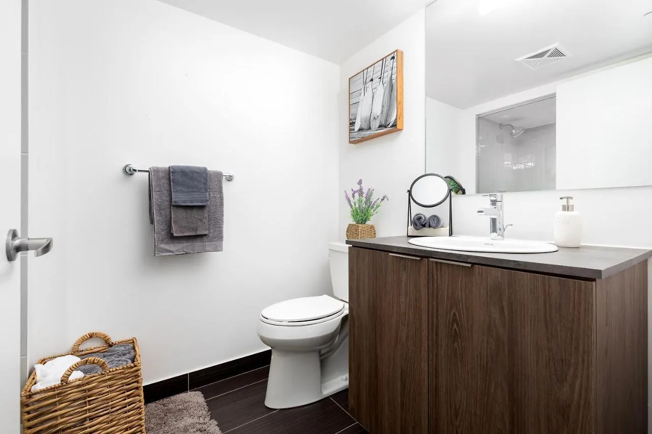 Upscale & Modern 2Bd + Den 2Ba Heart Of Downtown! Apartment Toronto Canada