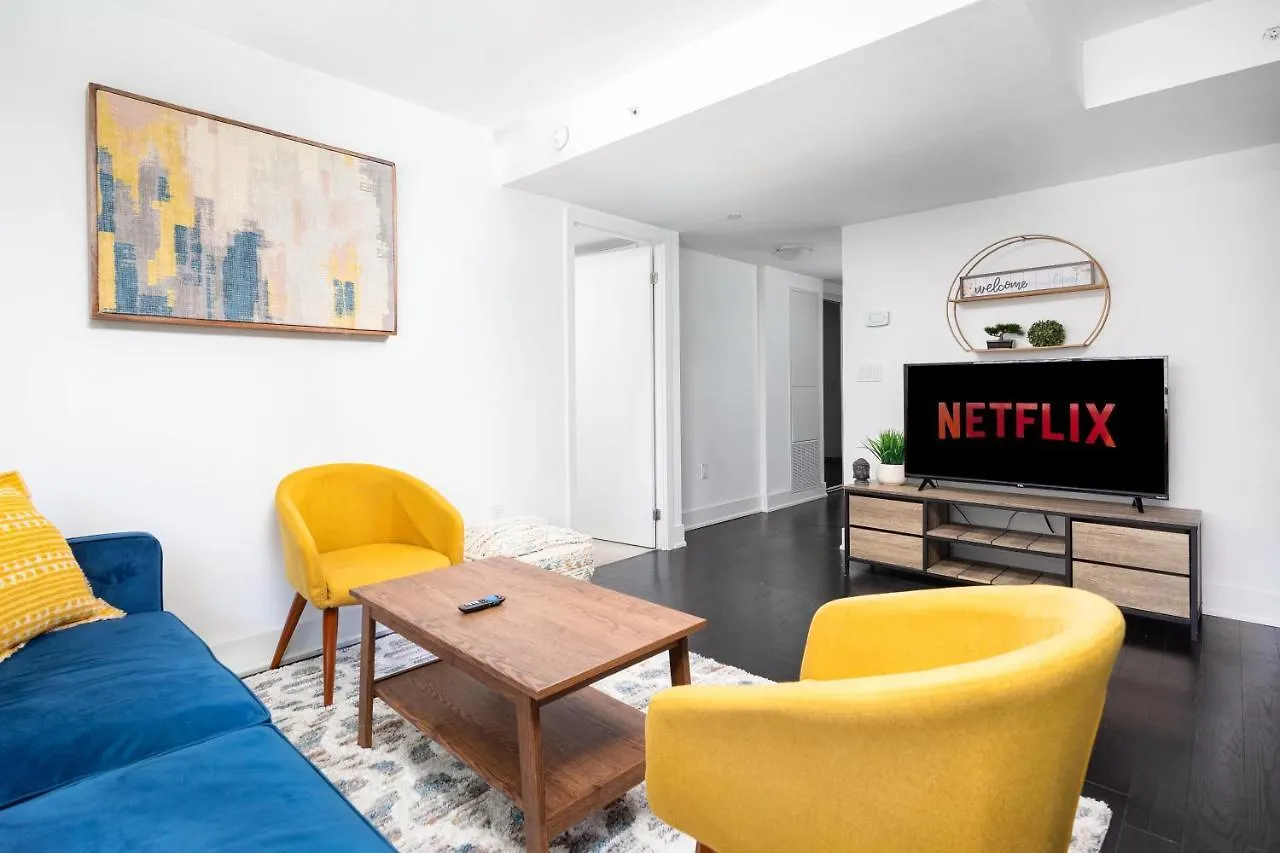 Upscale & Modern 2Bd + Den 2Ba Heart Of Downtown! Apartment Toronto 0*,  Canada