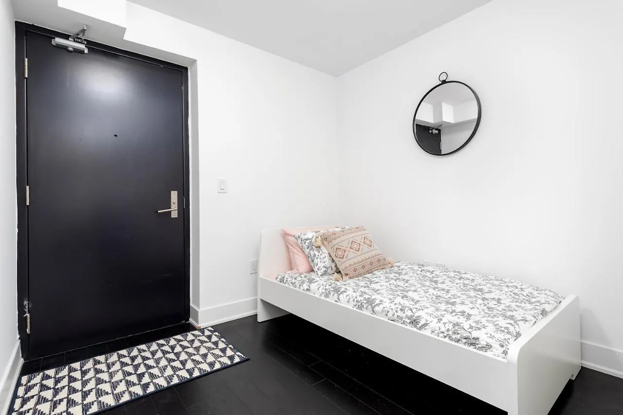 Upscale & Modern 2Bd + Den 2Ba Heart Of Downtown! Apartment Toronto