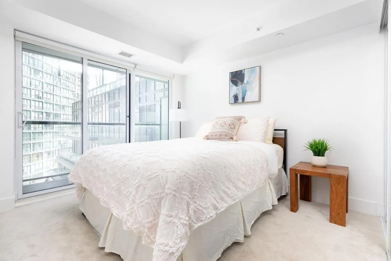 Upscale & Modern 2Bd + Den 2Ba Heart Of Downtown! Apartment Toronto